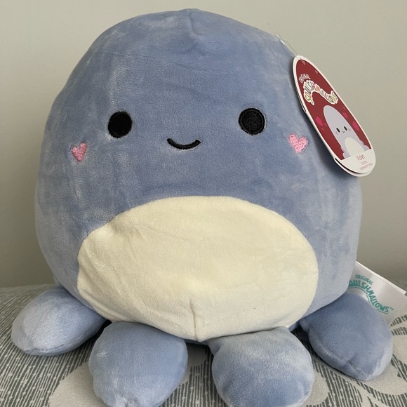 Heart-cheek Violet squishmallow - Picture 1 of 1